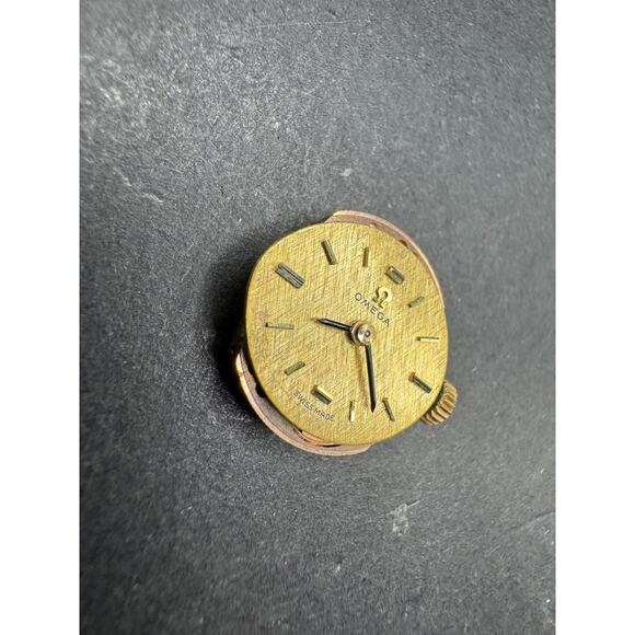 Vintage Omega Watch Movement 17 Jewels Swiss 15.4MM Gold Dial For Parts main image 5